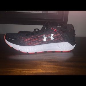 Men’s Under Armour Rogue Charged size 8.5